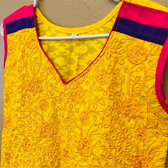 Yellow Pure Cotton embroidered with Sequin and Pearl Work Sleeveless Kurta M/L - Picture 6 of 7